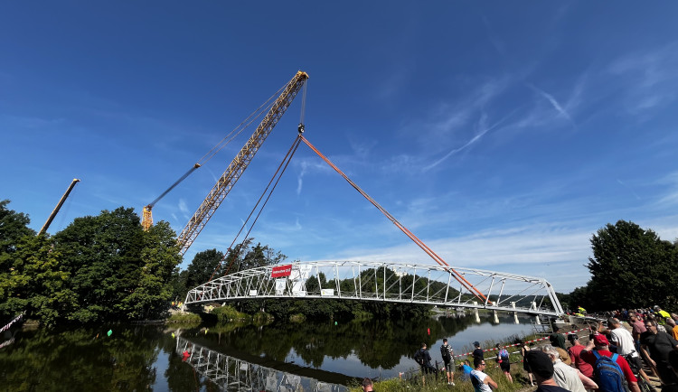 FOTO, VIDEO: Hluboká nad Vltavou má novou lávku přes Vltavu