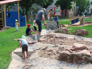 Hrátky pro děti. Přerov chce příští rok vybudovat na sídlišti další vodní hřiště