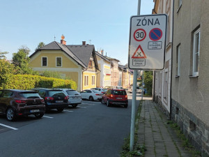 Třicítka v šumperských ulicích zkrotila automobil. Obyvatelé si změny v dopravě pochvalují