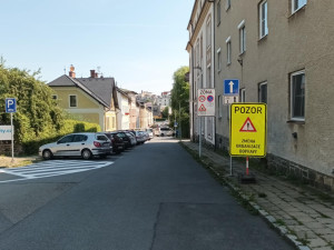 Třicítka v šumperských ulicích zkrotila automobil. Obyvatelé si změny v dopravě pochvalují