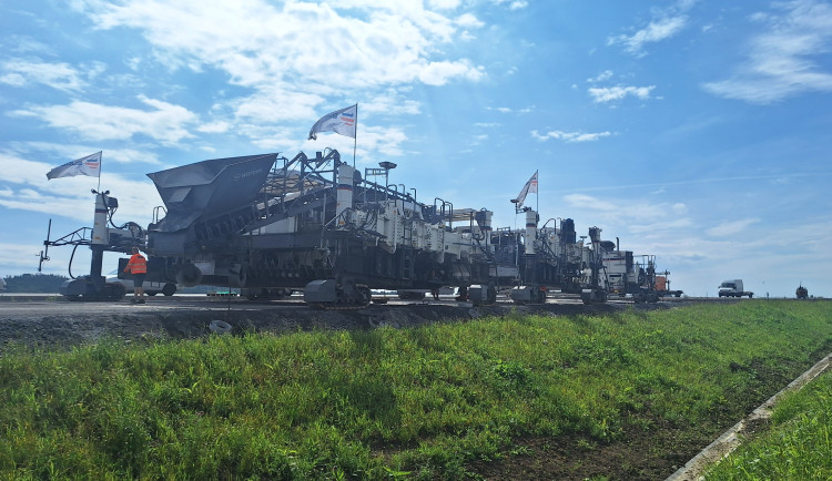 Stavba dálnice D55 z Kokor do Přerova je blíž. Silničáři již vykoupili většinu pozemků