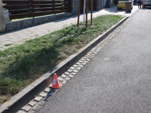 Notně opilá řidička přejela v Olomouci do protisměru a havarovala. Auto nemělo technickou