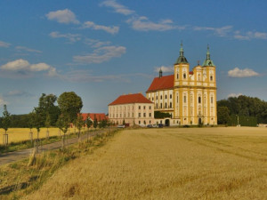 DRBNA HISTORIČKA: Monumentální kostel na Hané, za dominantou Dubu nad Moravou stojí zázrak
