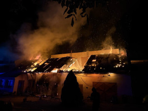 V Třeštině na Šumpersku hořel nad ránem rodinný dům. Zasahovaly 4 jednotky hasičů