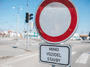 Oprava chodníků i nové cyklopruhy. Dolní Novosadská projde modernizací