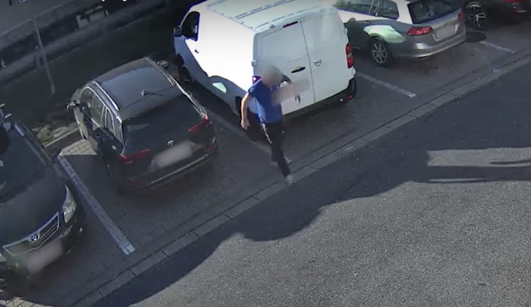 VIDEO: Cizinec narazil. U Olomouce řídil auto opět opilý a okamžitě skončil ve vazbě