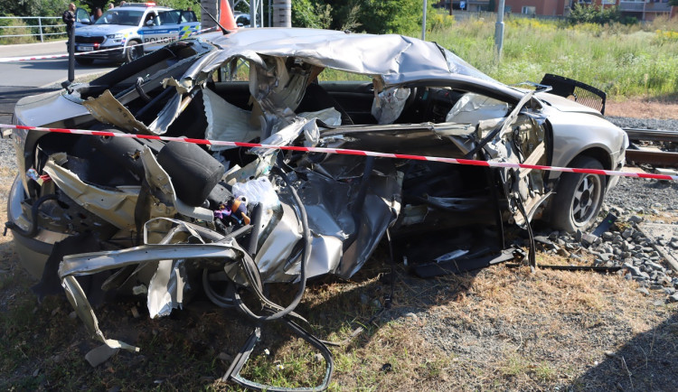 VIDEO: Zběsilá honička ve Šternberku, řidiče na pervitinu po kilometru smetl vlak