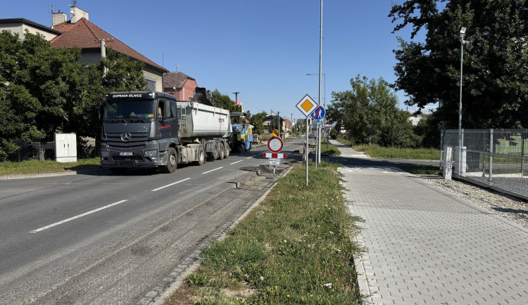 Potíže na průtahu Litovlí jsou zpět. Zakázku ošidila mafie firem, politiků a úředníků na kraji