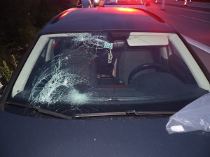 Olej na dálnici. Řidič jel rychle a prorazil si vanu, D35 u Olomouce stála přes čtyři hodiny