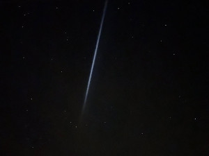 Světelná čára na noční obloze překvapila nejen na Hané. Na nebi zářilo palivo z rakety