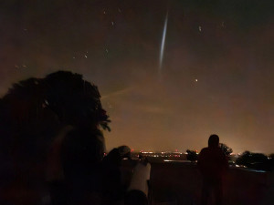 Světelná čára na noční obloze překvapila nejen na Hané. Na nebi zářilo palivo z rakety