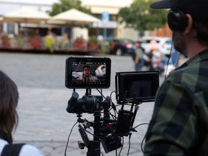 Scény jako z Kobry 11 v Olomouci. Na Hané vzniká akční snímek plný kaskadérských kousků