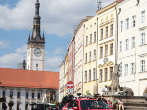 Scény jako z Kobry 11 v Olomouci. Na Hané vzniká akční snímek plný kaskadérských kousků