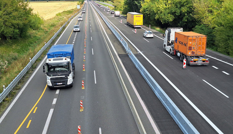 Konec omezení na rušné dálnici u Olomouce. D35 na Mohelnici se otevírá v plné šířce
