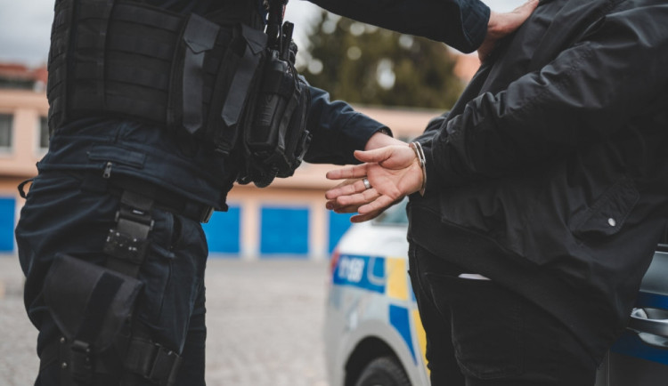 Zloděj přejel česko-polskou hranici, aby mohl v zastavárně prodat kradené kolo