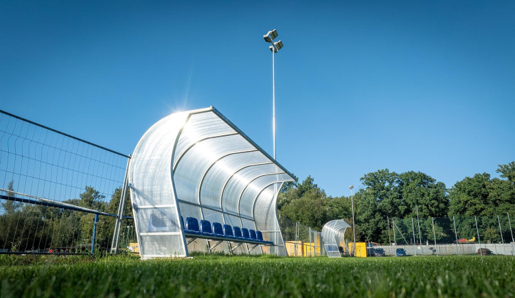 Fotbalisté si mohou užívat nové hřiště přímo v centru Havířova