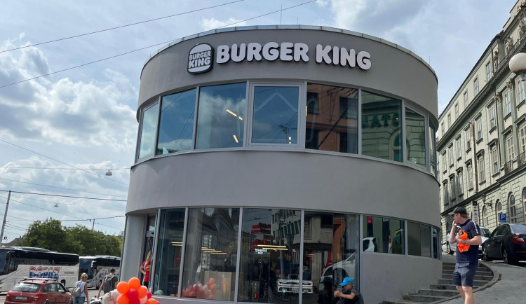 Lidé v Brně opět zavítají do funkcionalistické ikony u nádraží. Dají si tam burger