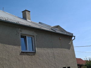 Nehody na D35 i poničené střechy. Vichr udeřil v Olomouckém kraji, hasiči řeší desítky událostí