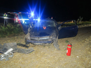 Hrozivý karambol na Šumpersku: přes střechu šlo auto s pěti lidmi