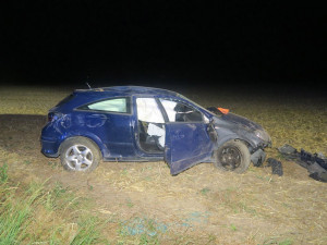 Hrozivý karambol na Šumpersku: přes střechu šlo auto s pěti lidmi