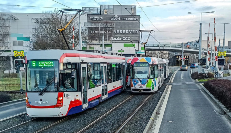 Tramvaje se vrací na Nové Sady, přejezd u Šantovky prošel opravou