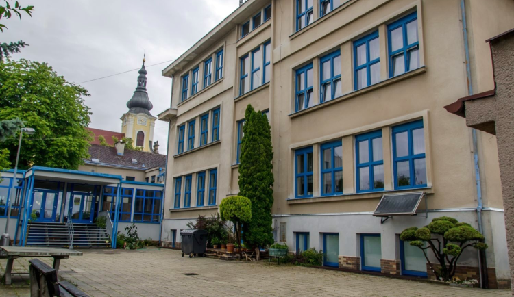 Škola na Novém Hradci Králové pod lupou: Kontrola odhalila podivné účetní pohyby