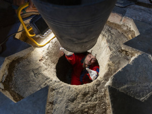 Tajemná komnata pod kaplí ve sloupu Nejsvětější Trojice. Unikát v Olomouci zkoumají archeologové