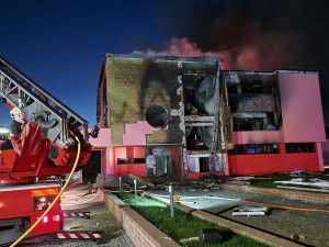 Dvanáct kanystrů s benzínem. Požár vily v Moravičanech měl vypuknout kvůli obří pojistce