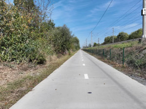 Cyklodálnice podél trati. Mezi Olomoucí a Štěpánovem slouží nová trasa za 105 milionů