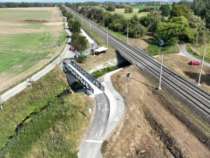 Cyklodálnice podél trati. Mezi Olomoucí a Štěpánovem slouží nová trasa za 105 milionů