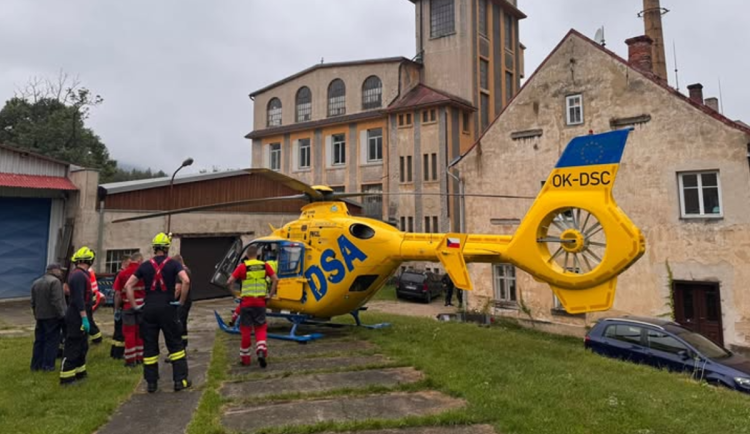 Dopravní nehody, požáry či záchrana osob s AED. Hasiči vyjížděli o víkendu na 40x