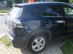 Muž se čtyřmi promile boural v Hranicích. Zachránit ho měla spolujezdkyně, rovněž notně opilá