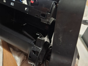 Žena z Olomouce si zasekla ruku z kávovaru, pomohli jí až hasiči. Přístroj to nepřežil