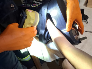 Žena z Olomouce si zasekla ruku z kávovaru, pomohli jí až hasiči. Přístroj to nepřežil