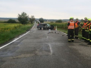 Tragickou nehodu u Vícova policie vyšetřuje jako usmrcení z nedbalosti. Zemřela šestačtyřicetiletá řidička
