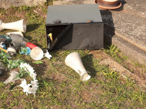 Hyena na hřbitově v Olomouci, pět desítek poničených nebo otevřených hrobů. Ničema hledal cennosti