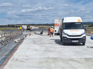 Rozestavěná D1 u Přerova se otevře veřejnosti. Berte si kola, koloběžky či brusle, vyzývají silničáři