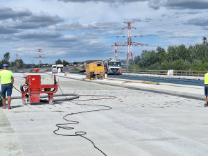 Rozestavěná D1 u Přerova se otevře veřejnosti. Berte kola, koloběžky či brusle, vyzývají silničáři