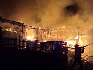 Požár hospodářských budov v Kopřivné na Šumpersku. Škoda přesáhne 1 milion korun