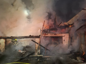 Požár hospodářských budov v Kopřivné na Šumpersku. Škoda přesáhne 1 milion korun