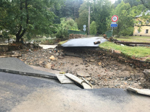 VIDEO: Při povodních šlo častokrát o život. Hasiči zachránili stovky lidí