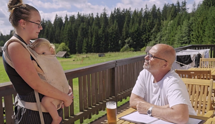 „Nevíme, jestli to stálo za to.“ Po natáčení Ano, šéfe zůstala na Šumavě hořká pachuť