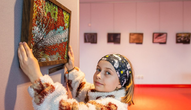 Je jí teprve devět, fotí skoro jako táta profesionál, Anežka z Hradce vyjde zítra s kůži na trh