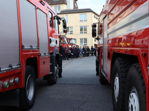 Dobrovolní hasiči budou rychlejší, dostali cisterny a dýchací techniku. V Olomouci se otevřely nové garáže