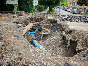 Nekonečné opravy vodovodu v Krapkově. Hotovo bude snad už příští týden