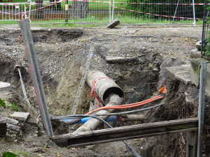 Nekonečné opravy vodovodu v Krapkově. Hotovo bude snad už příští týden