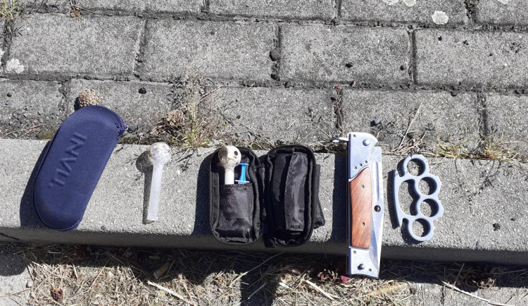 VIDEO: Razie na řidiče z ciziny. Celníci objevili desítky gramů pervitinu či marihuany