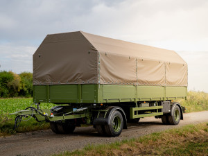 PANAV_valníkový přívěs s plachtovou nástavbou pro AČR_01