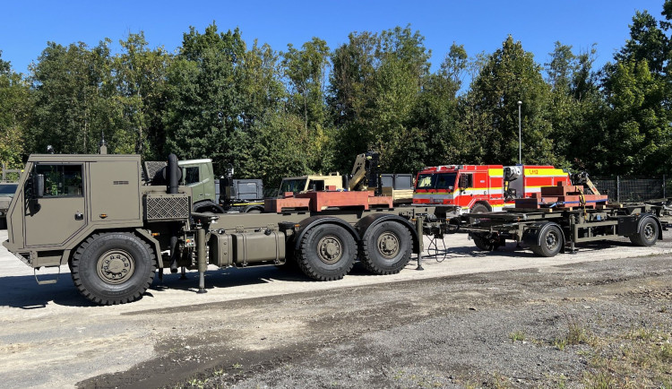 PANAV_přívěs s nivelační hydraulikou_01