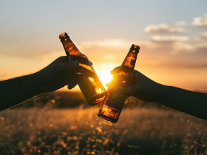 Čeká nás nádherný víkend. Teploty budou šplhat k třicítce, na horách bude foukat